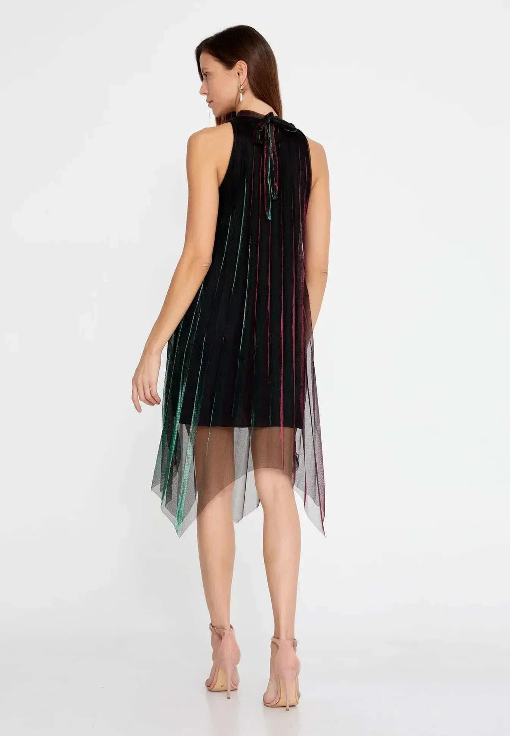 sleeveless high-neck design