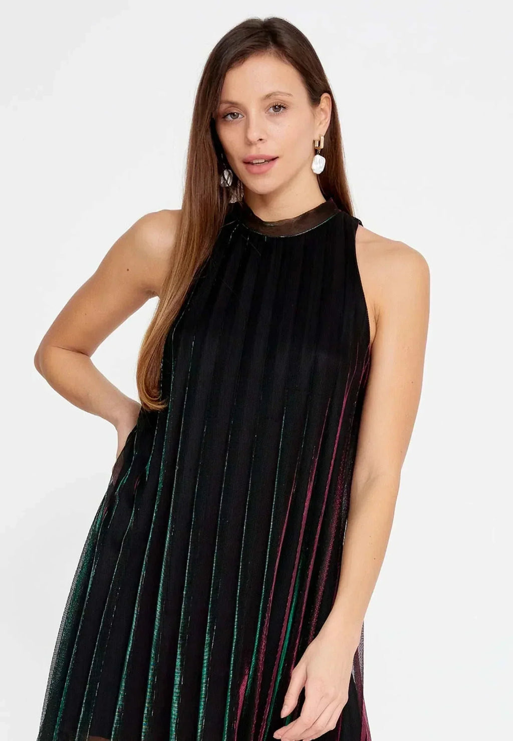 sleeveless high-neck design