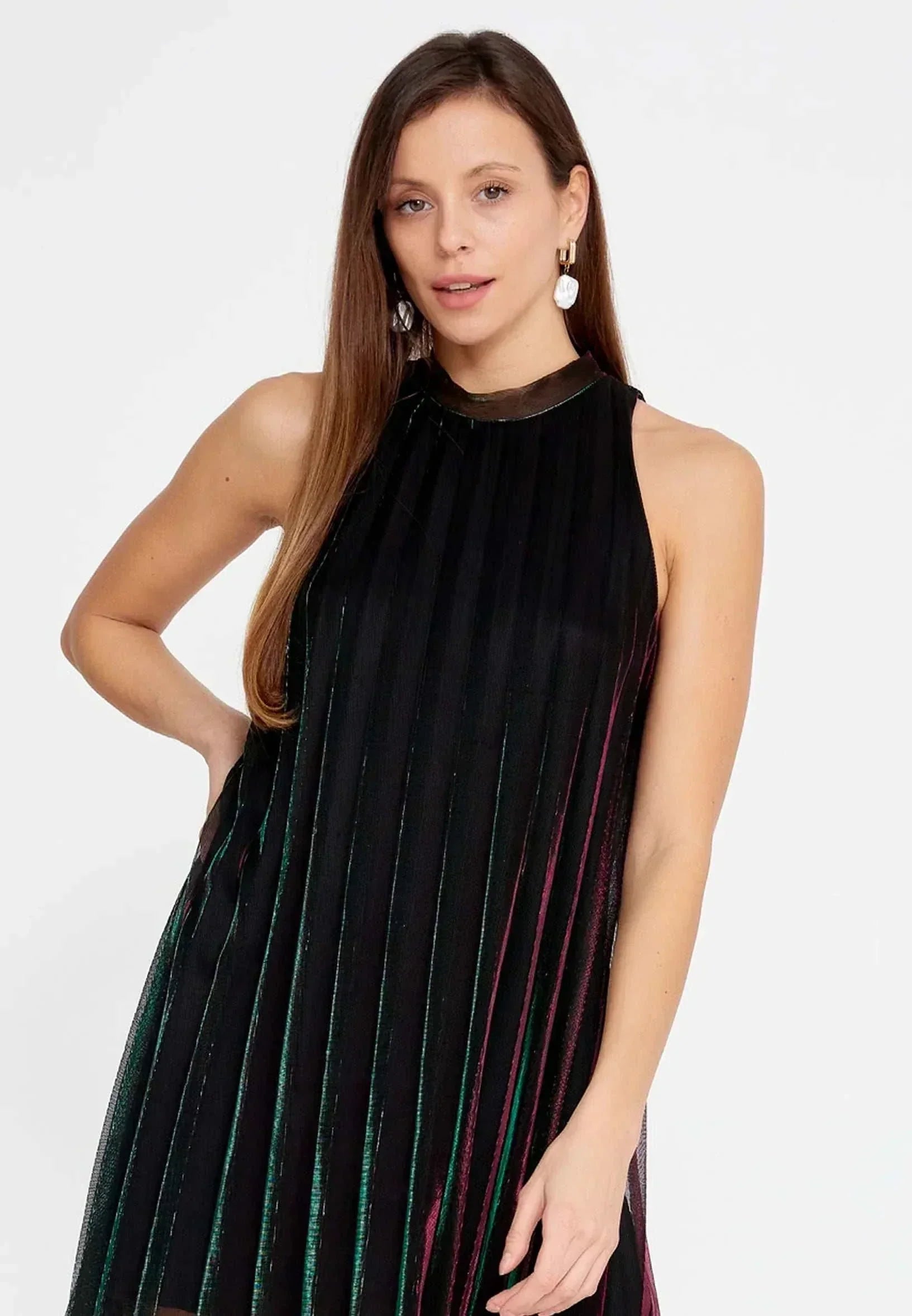 sleeveless high-neck design