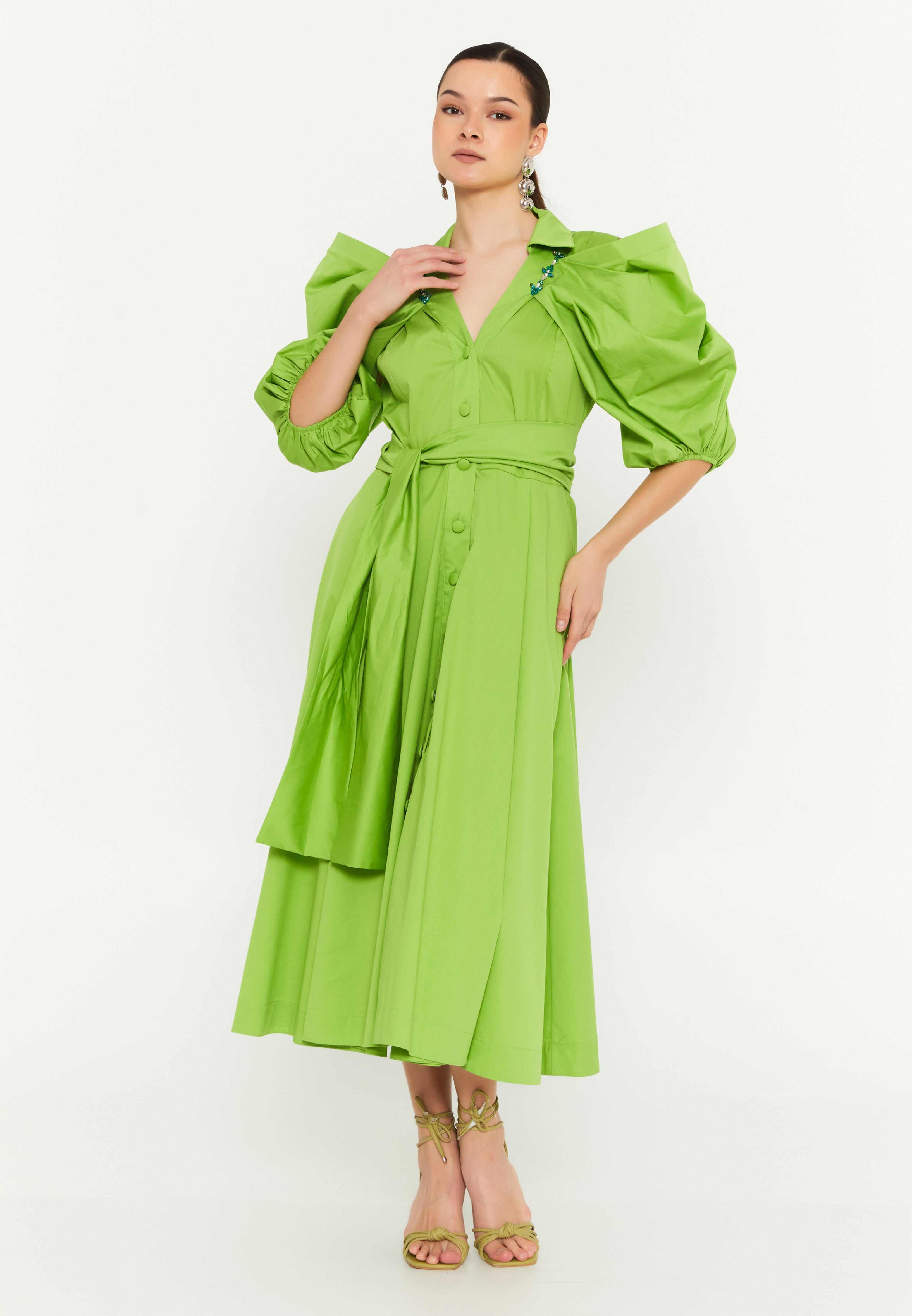 plunge neckline