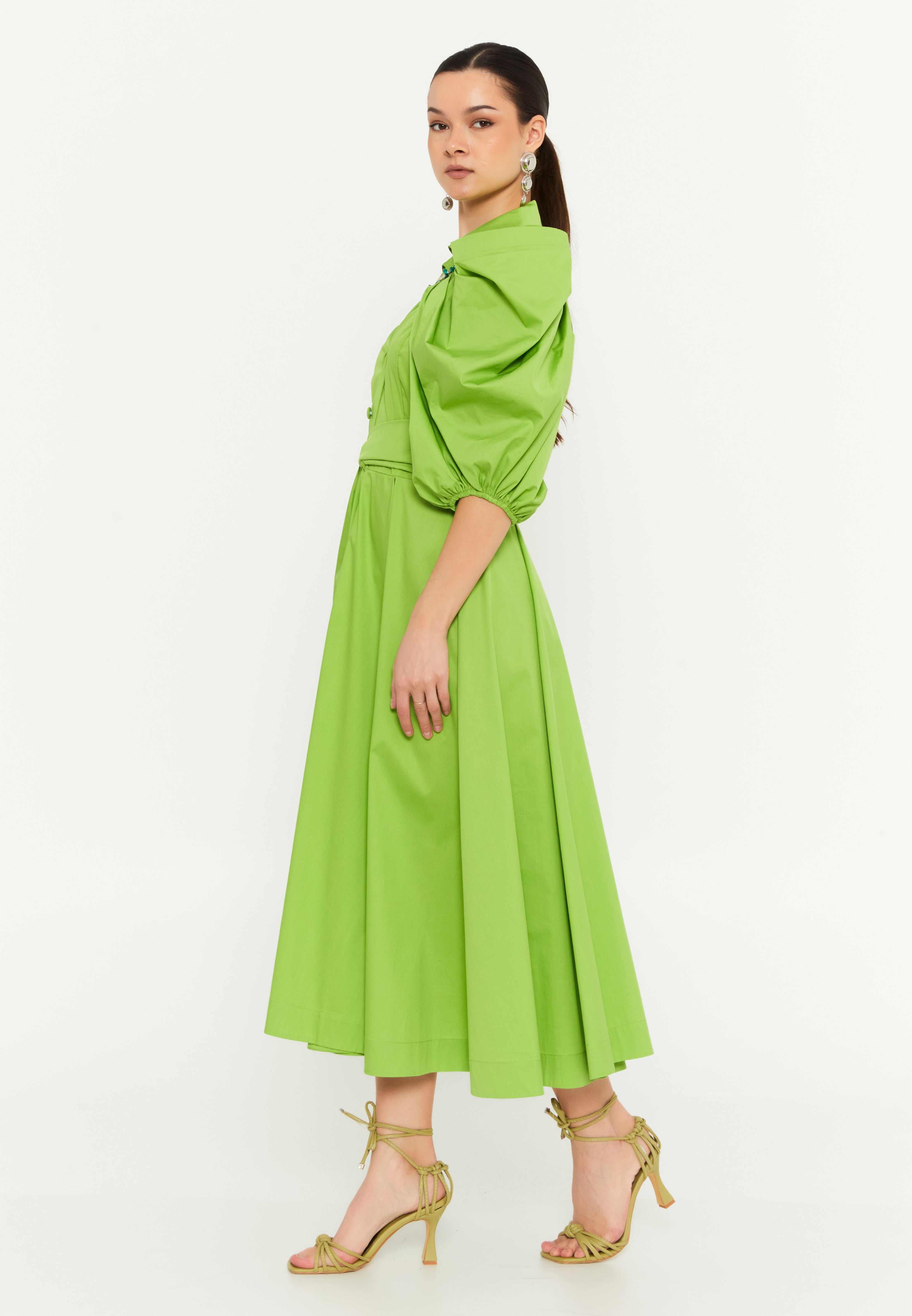plunge neckline
