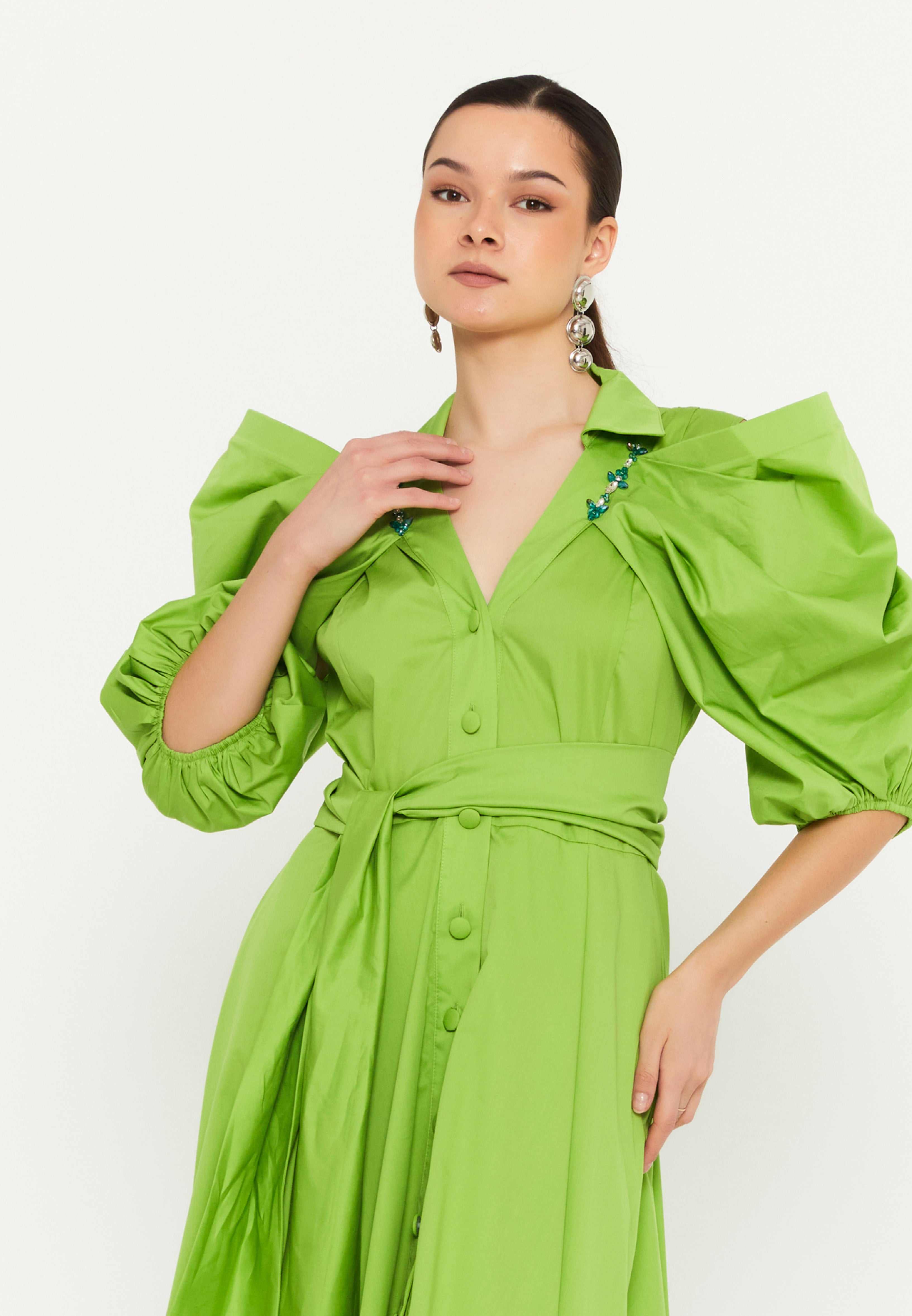 plunge neckline