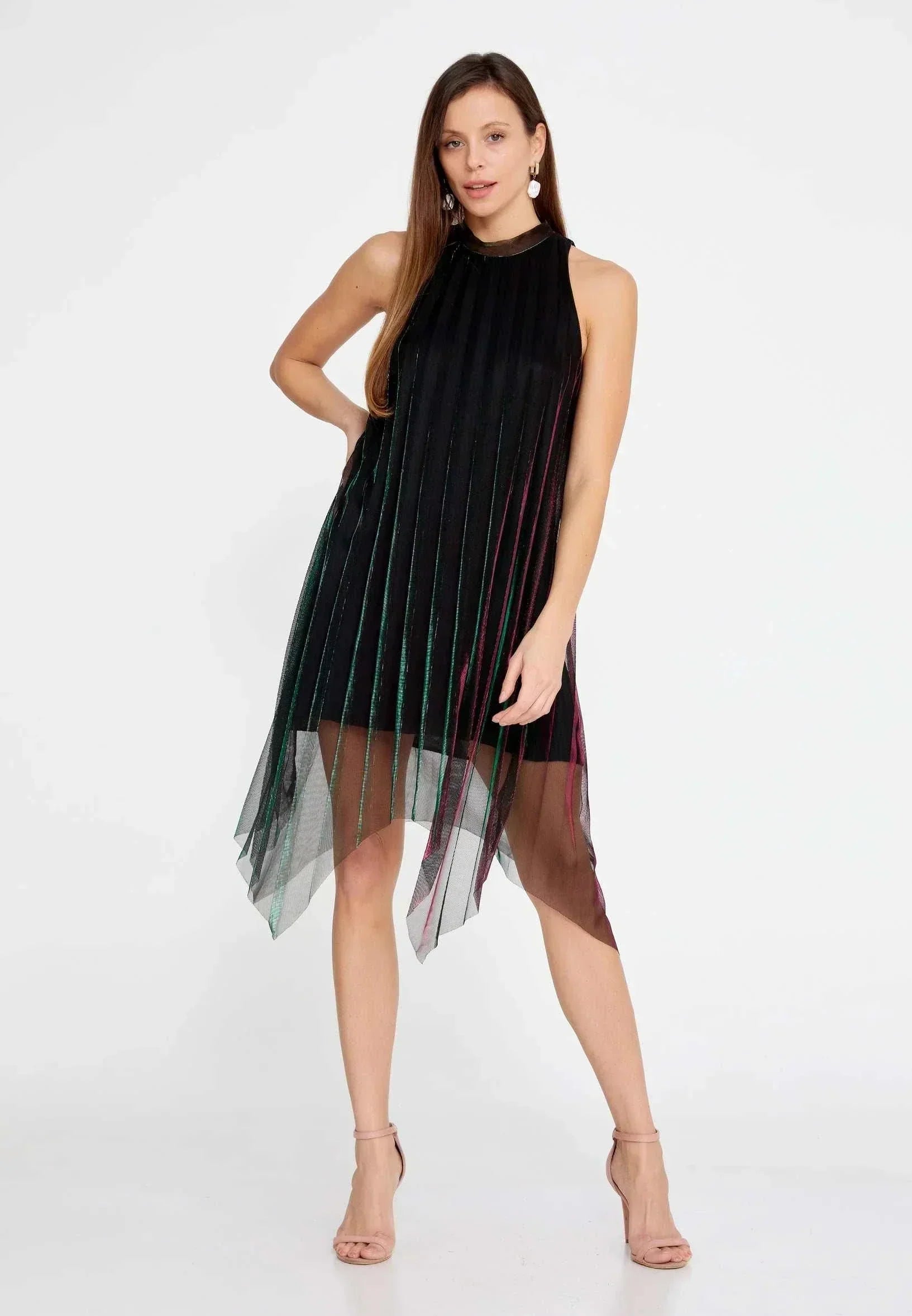 sleeveless high-neck design
